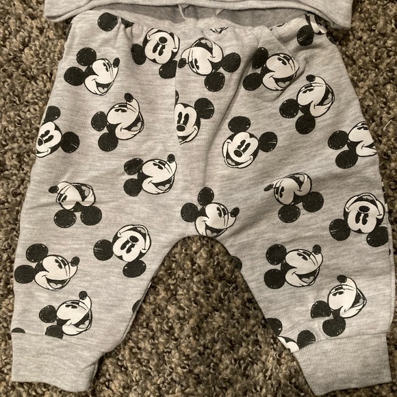 SOLD Disney Baby Mickey Mouse 3-6 month unisex hooded sweatsuit - Picture 4 of 8